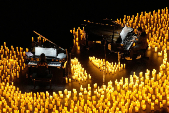 &Ocy;&rcy;&kcy;&iecy;&scy;&tcy;&rcy; &pcy;&rcy;&icy; &scy;&vcy;&iecy;&chcy;&acy;&khcy;&colon; &laquo;&Mcy;&ucy;&zcy;&ycy;&kcy;&acy; &lcy;&yucy;&bcy;&vcy;&icy;&raquo;&period; &Kcy;&iecy;&mcy;&iecy;&rcy;&ocy;&vcy;&ocy;