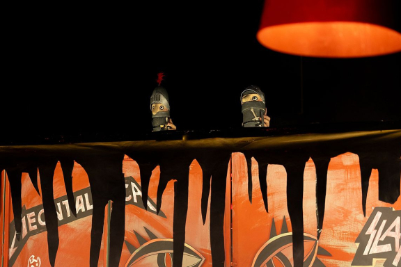 &Dcy;&vcy;&acy; &mcy;&iecy;&lcy;&kcy;&icy;&khcy; &rcy;&ycy;&tscy;&acy;&rcy;&yacy;