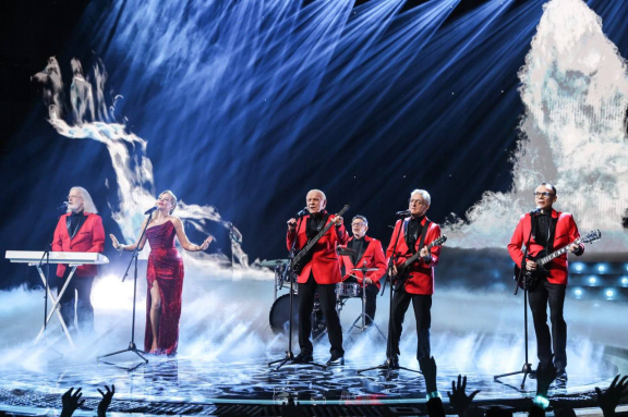 &Vcy;&Icy;&Acy; &OpenCurlyDoubleQuote;&Pcy;&ocy;&yucy;&shchcy;&icy;&iecy; &gcy;&icy;&tcy;&acy;&rcy;&ycy;&rdquo;&colon; &OpenCurlyDoubleQuote;&Lcy;&yucy;&dcy;&icy; &vcy;&scy;&tcy;&rcy;&iecy;&chcy;&acy;&yucy;&tcy;&scy;&yacy;&rdquo;