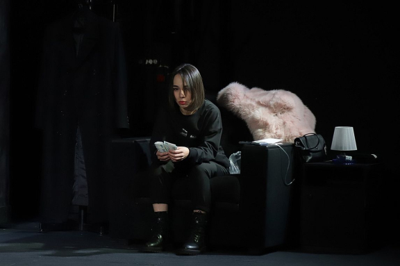 Человек в закрытой комнате