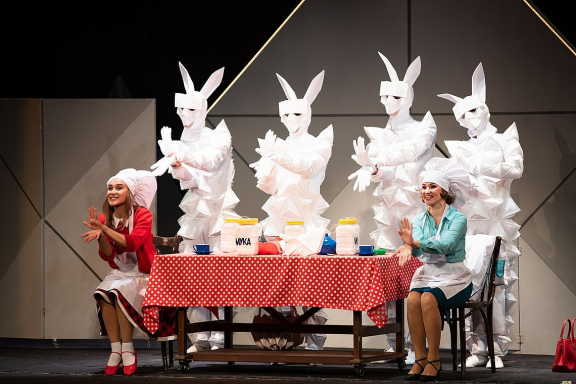 &laquo;&Kcy;&rcy;&acy;&scy;&ncy;&acy;&yacy; &shcy;&acy;&pcy;&ocy;&chcy;&kcy;&acy; &icy; &Scy;&iecy;&rcy;&ycy;&jcy; &vcy;&ocy;&lcy;&kcy;&raquo;