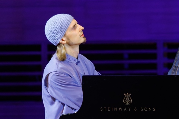 &Fcy;&ocy;&rcy;&tcy;&iecy;&pcy;&icy;&acy;&ncy;&ncy;&ycy;&jcy; &vcy;&iecy;&chcy;&iecy;&rcy; &Mcy;&ocy;&ncy;&acy;&khcy;&acy; &Acy;&vcy;&iecy;&lcy;&yacy; &laquo;&Vcy;&iecy;&chcy;&ncy;&acy;&yacy; &lcy;&yucy;&bcy;&ocy;&vcy;&softcy;&raquo;