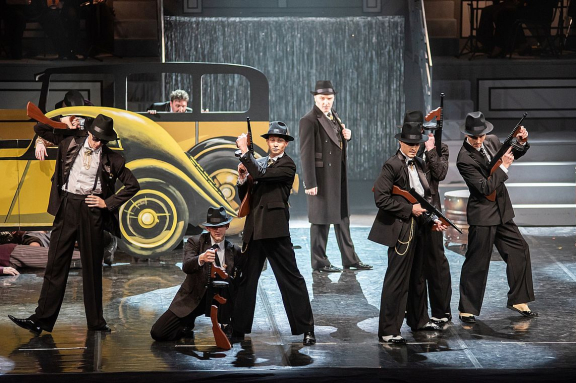 «В джазе только девушки»