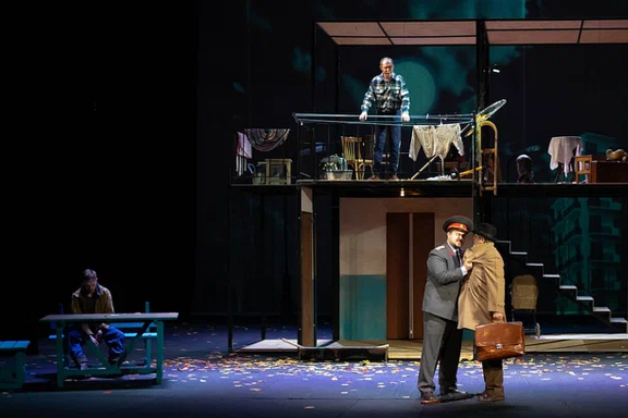 Бульвар надежд в осенних листьях