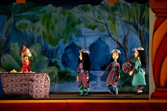 &Rcy;&ucy;&scy;&lcy;&acy;&ncy; &icy; &Lcy;&yucy;&dcy;&mcy;&icy;&lcy;&acy;